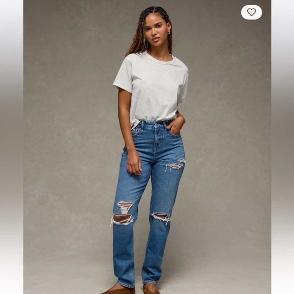 NWT AE Curvy High Rise Strigid Mom Jean